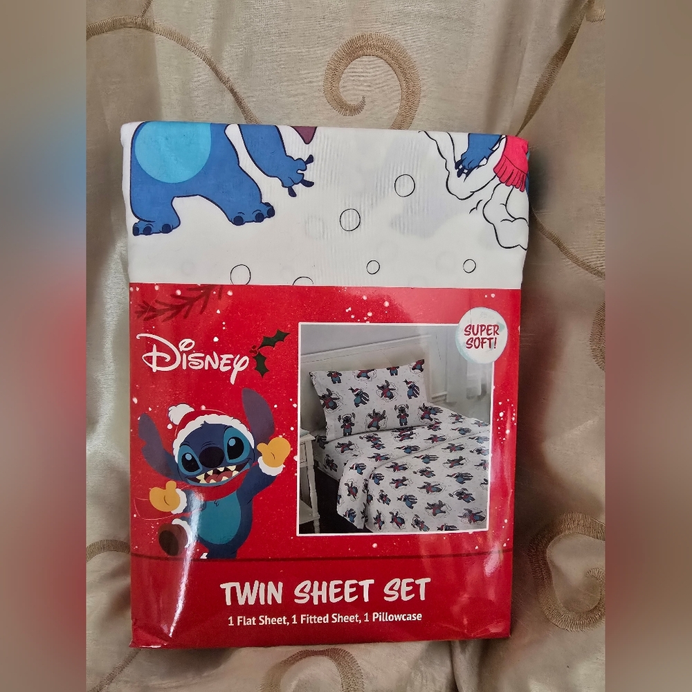 NWT Lilo & Stitch Holiday Twin Sheets